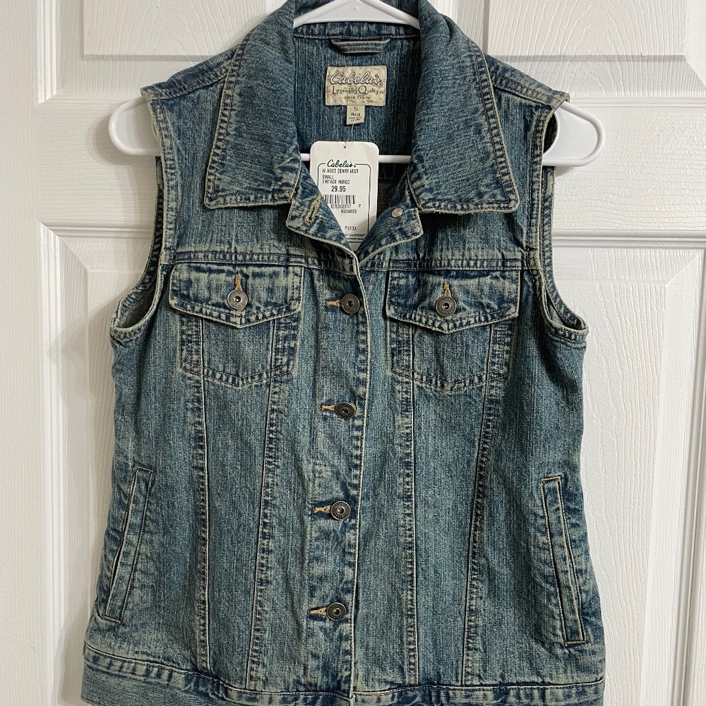 Cabelas denim vest NWT size small